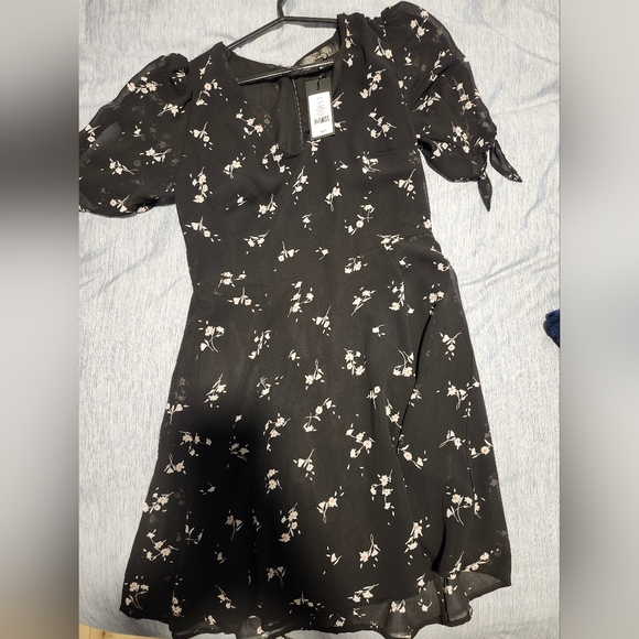 Dress - Picture 1 of 2